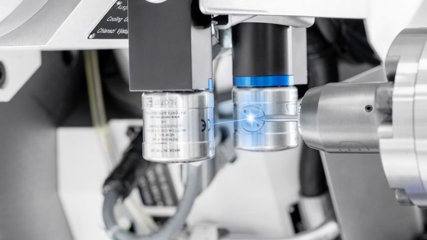 チェンジャ搭載のHELITRONIC MICROのレーザ輪郭チェック オプション